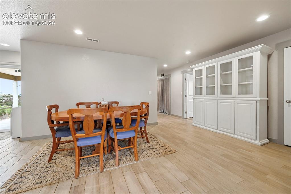 Image 6 of 29: Dining Area