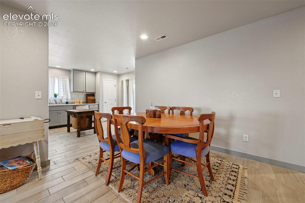 Image 7 of 29: Dining Area
