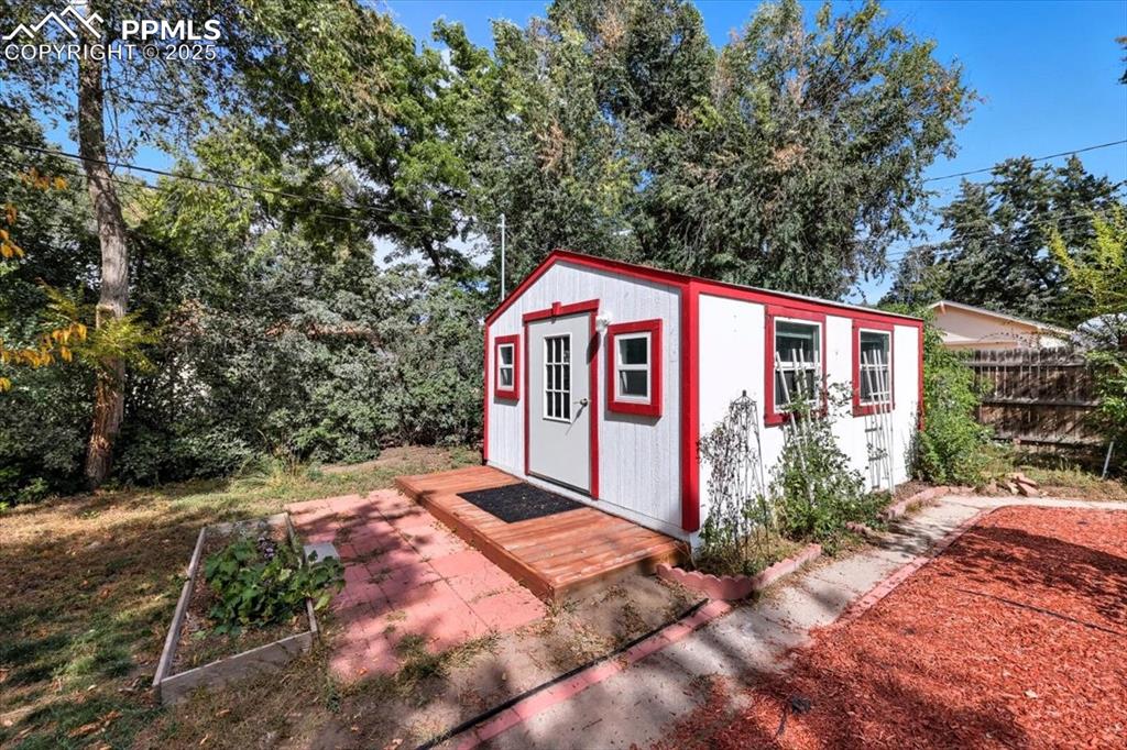 Image 20 of 23: View of outbuilding