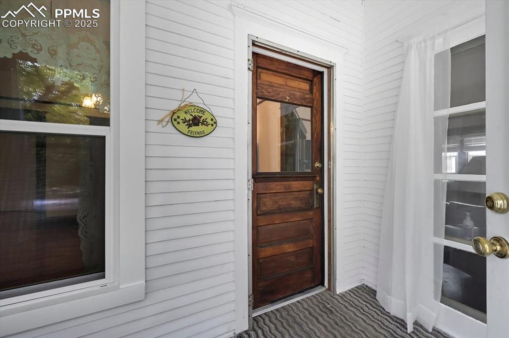 Image 3 of 23: Property entrance