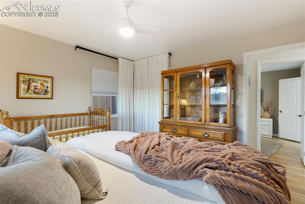 Image 25 of 43: Bedroom