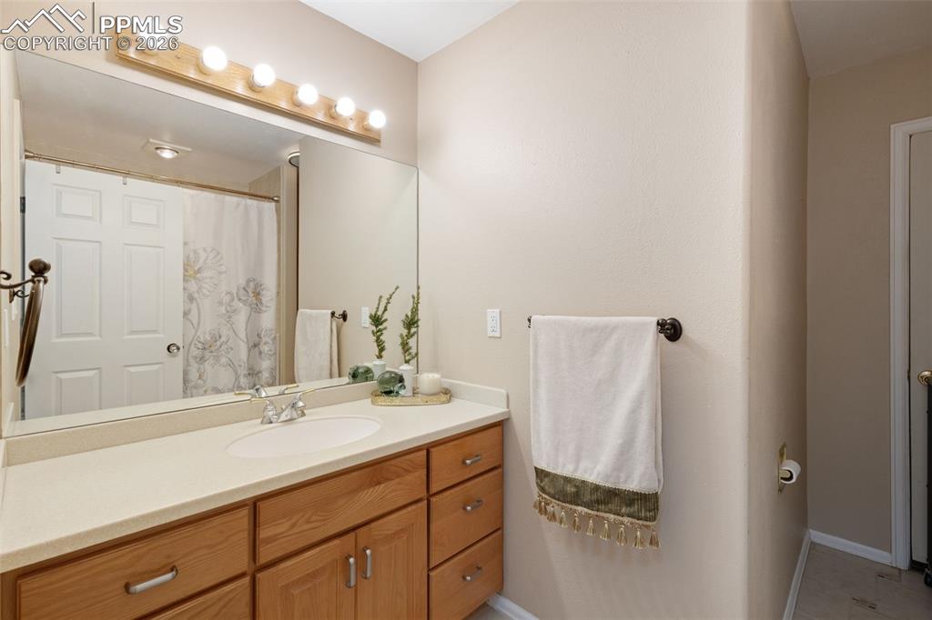 Image 26 of 43: Bathroom