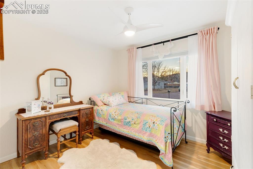 Image 27 of 43: Bedroom