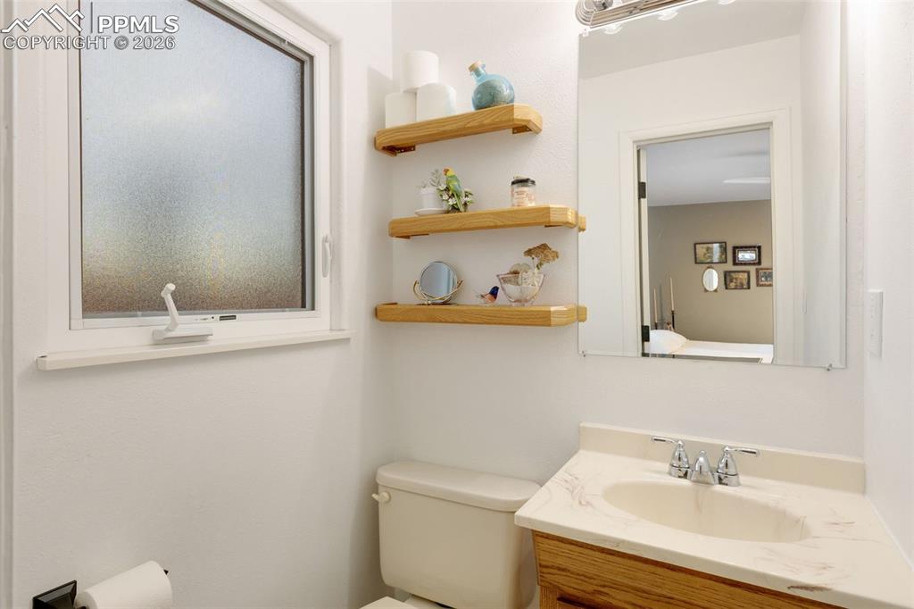 Image 31 of 43: Bathroom