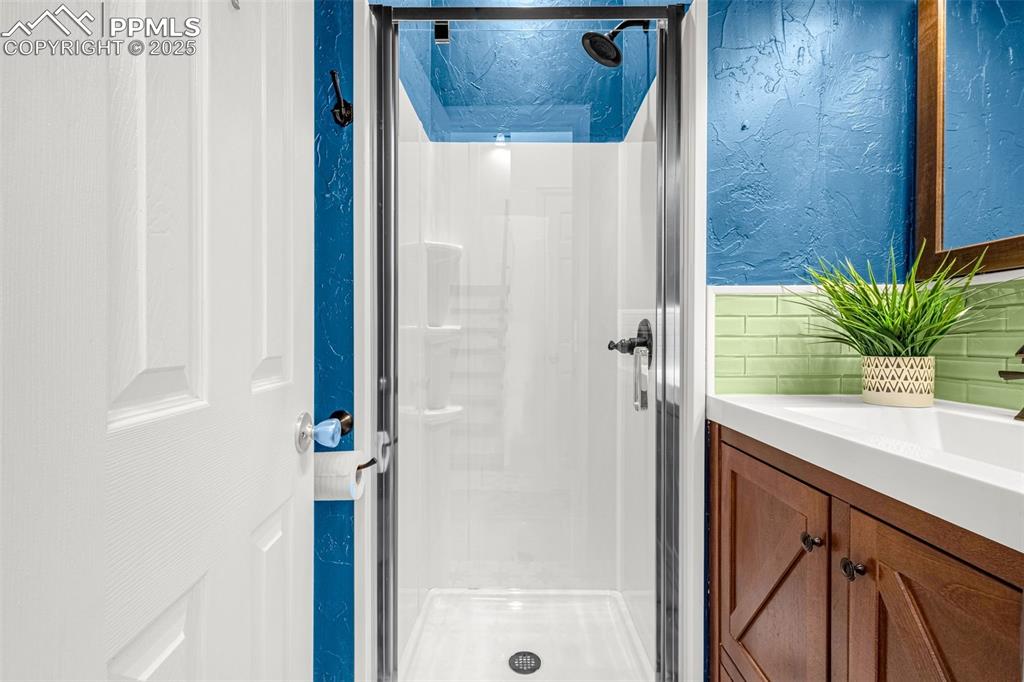 Image 19 of 50: Bathroom