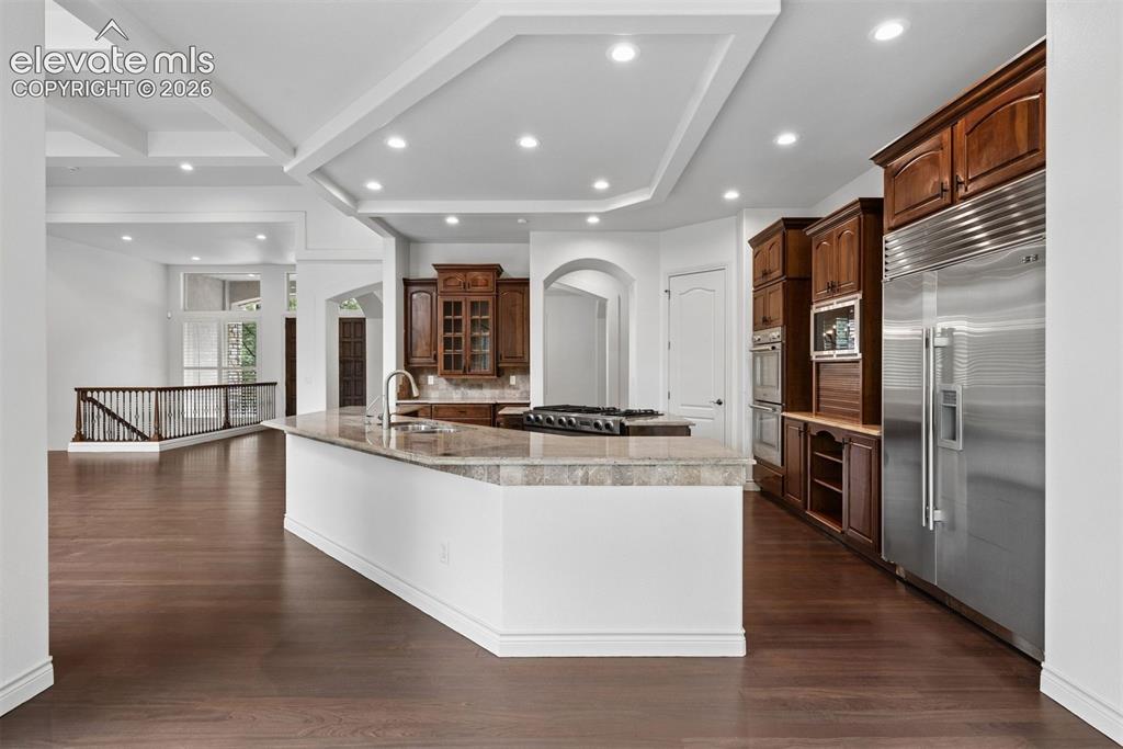 Image 15 of 50: Kitchen