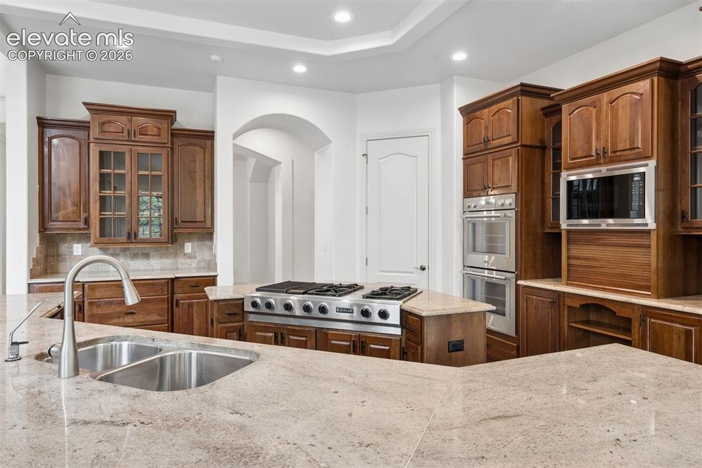 Image 17 of 50: Kitchen