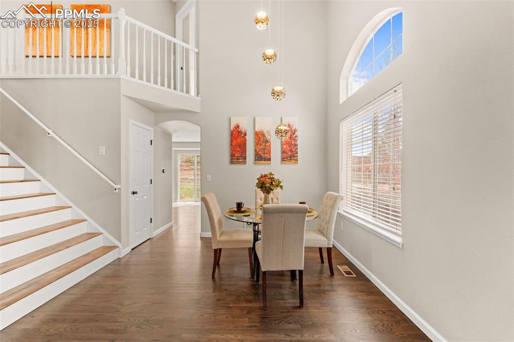 Image 10 of 43: Dining Area