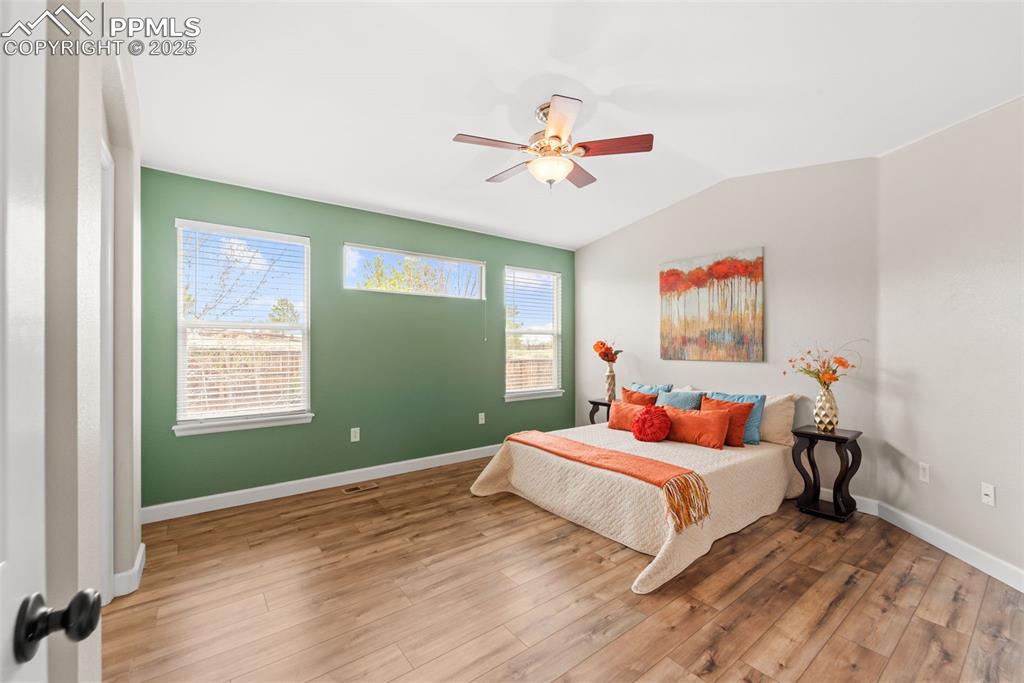 Image 14 of 43: Bedroom