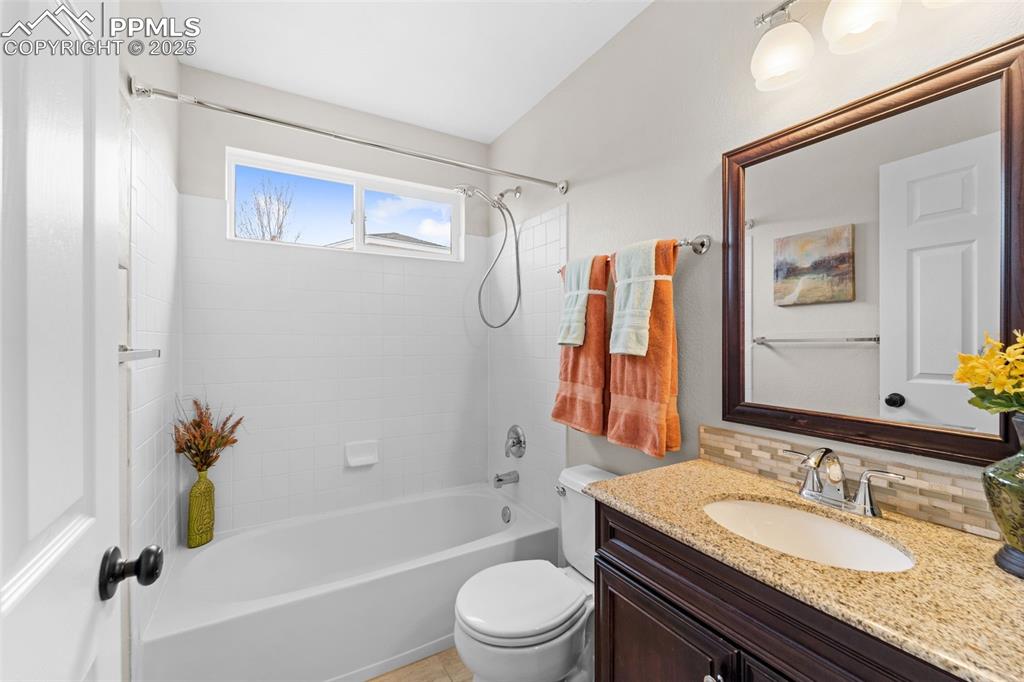 Image 15 of 43: Bathroom