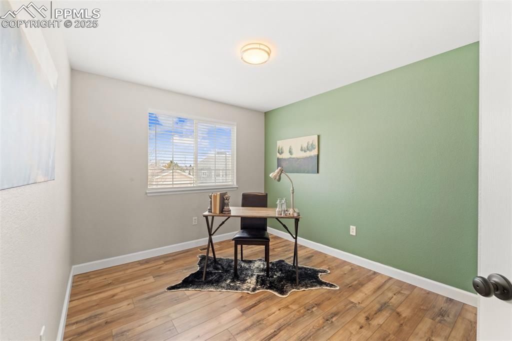 Image 18 of 43: Office