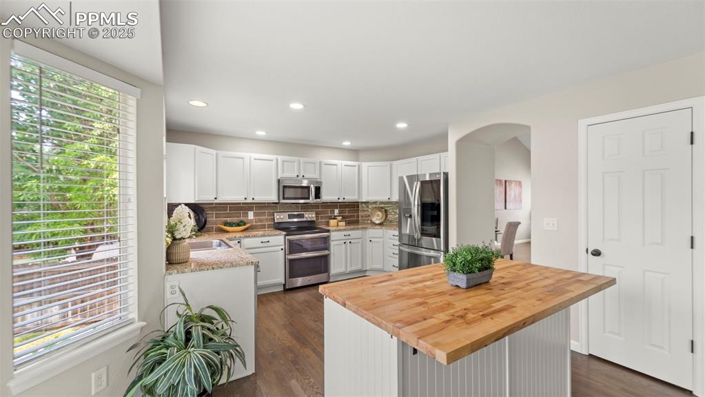 Image 4 of 43: Kitchen