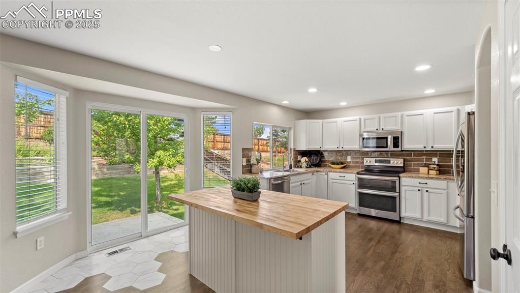 Image 8 of 43: Kitchen