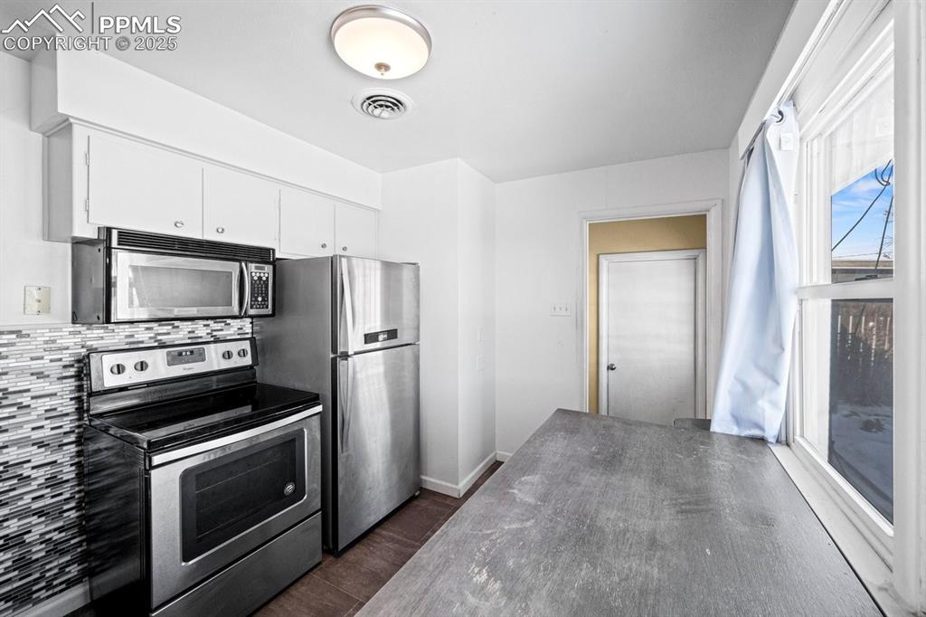 Image 14 of 29: Kitchen