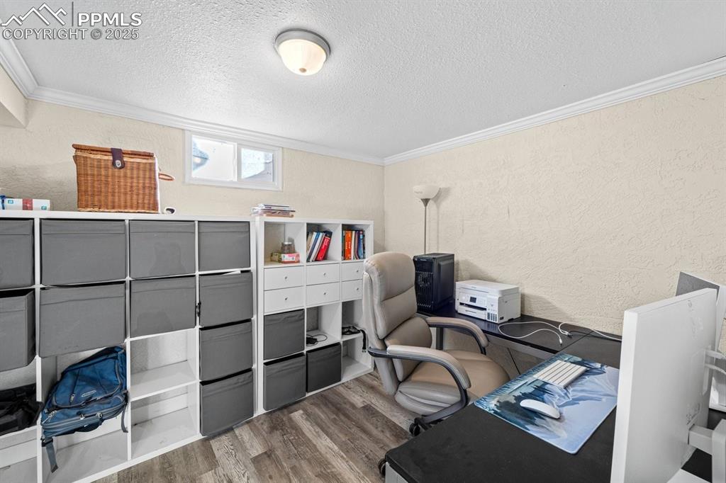 Image 21 of 29: Office