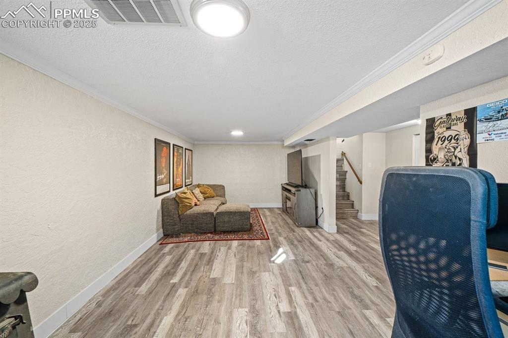 Image 23 of 29: Sitting Room