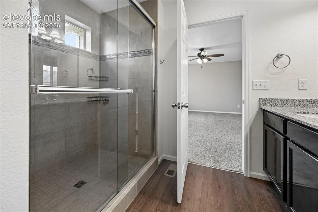 Image 20 of 48: Bathroom