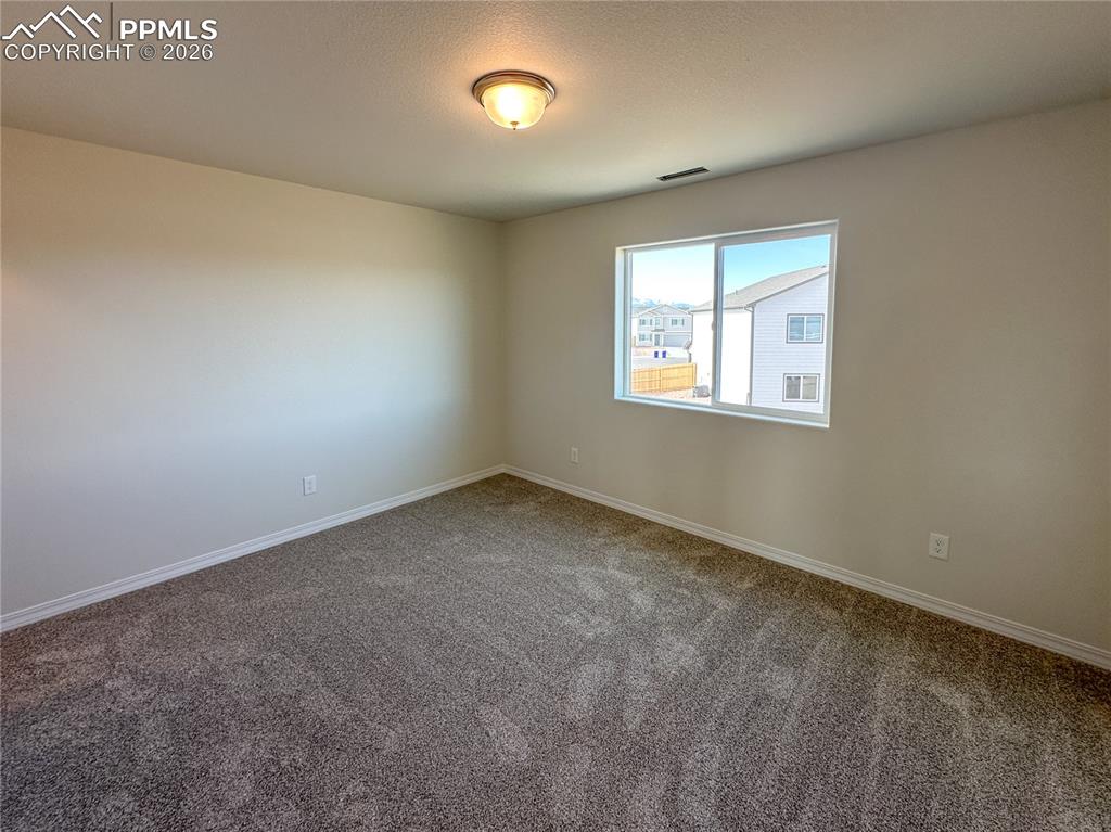 Image 20 of 30: Bedroom