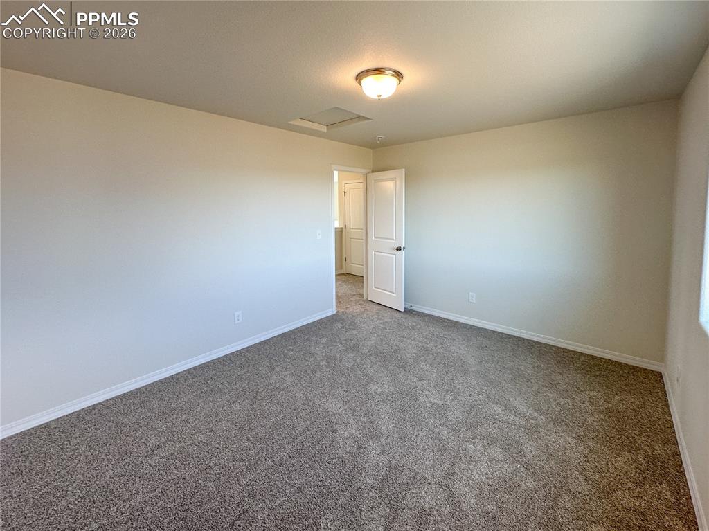 Image 23 of 30: Bedroom