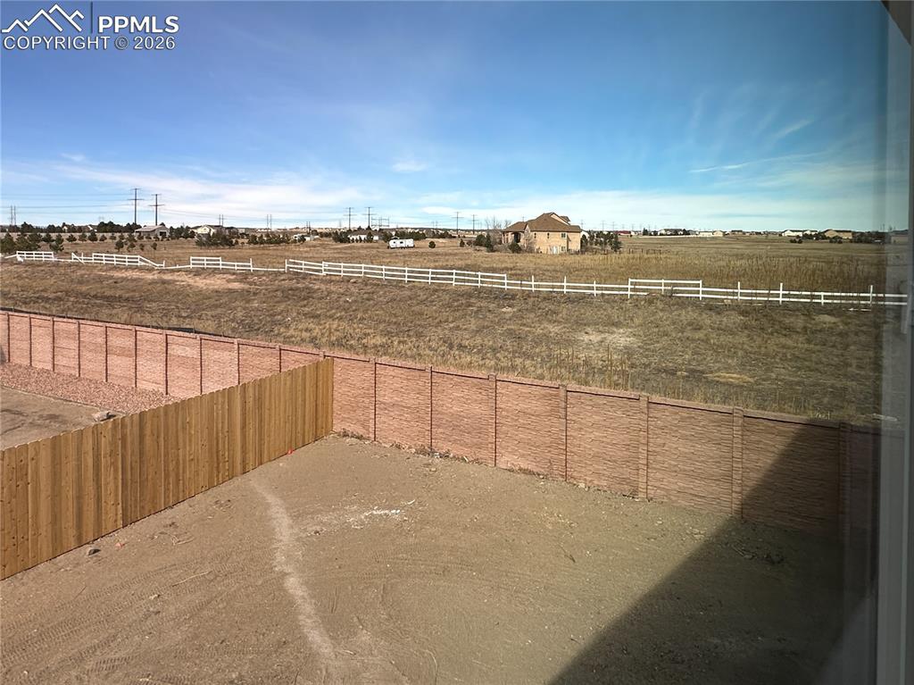 Image 26 of 30: Yard