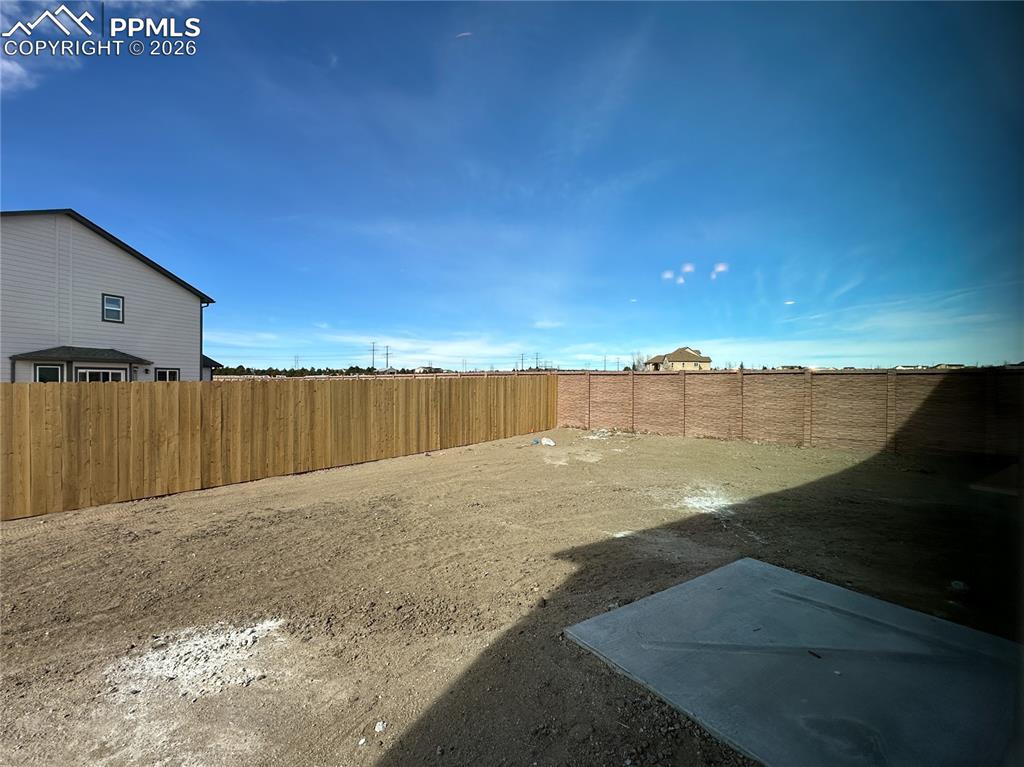 Image 27 of 30: Yard