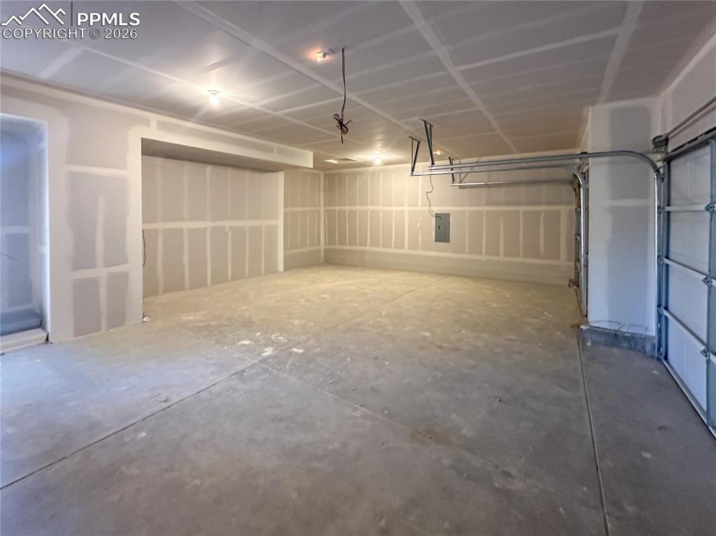 Image 30 of 30: Garage