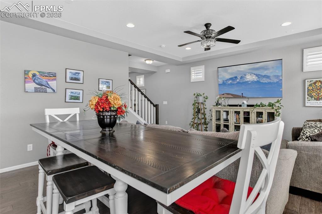 Image 11 of 40: Dining Area