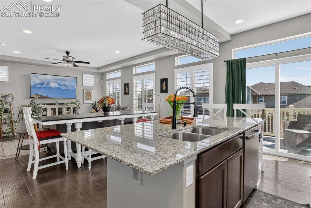 Image 13 of 40: Kitchen