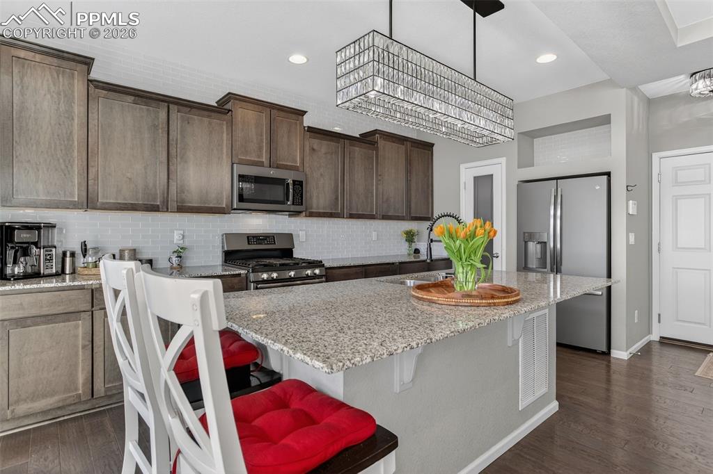 Image 14 of 40: Kitchen