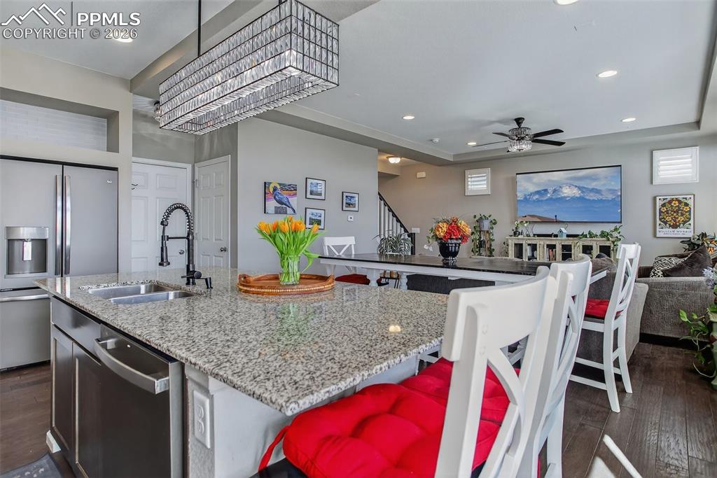 Image 16 of 40: Kitchen