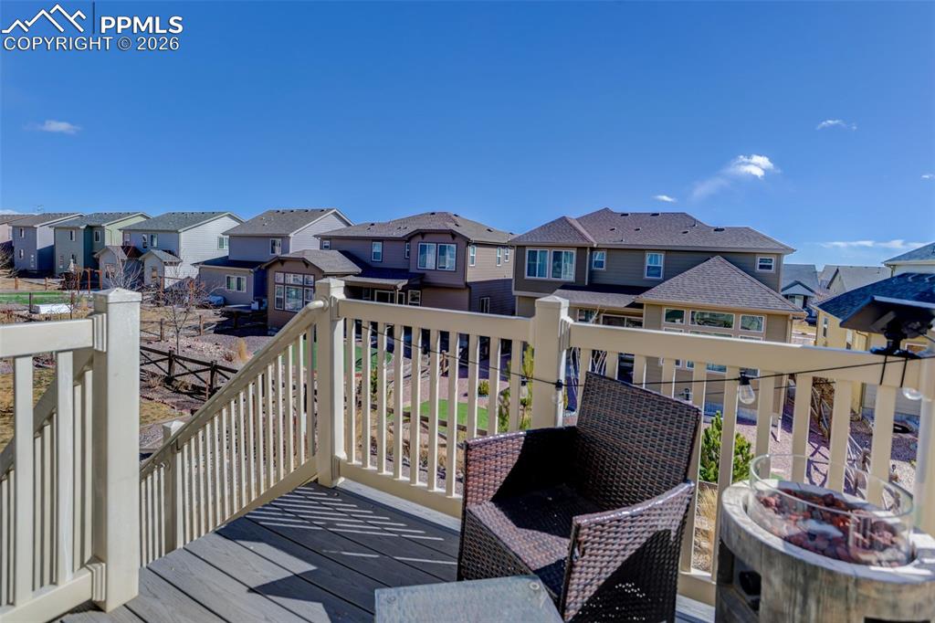 Image 17 of 40: Deck