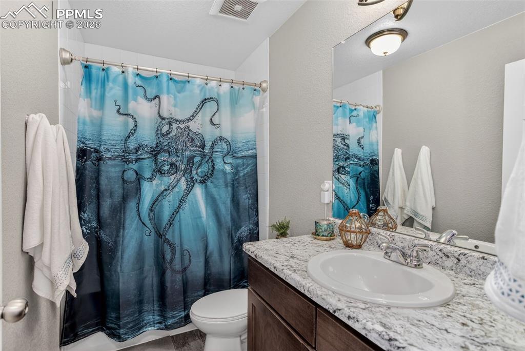 Image 26 of 40: Bathroom