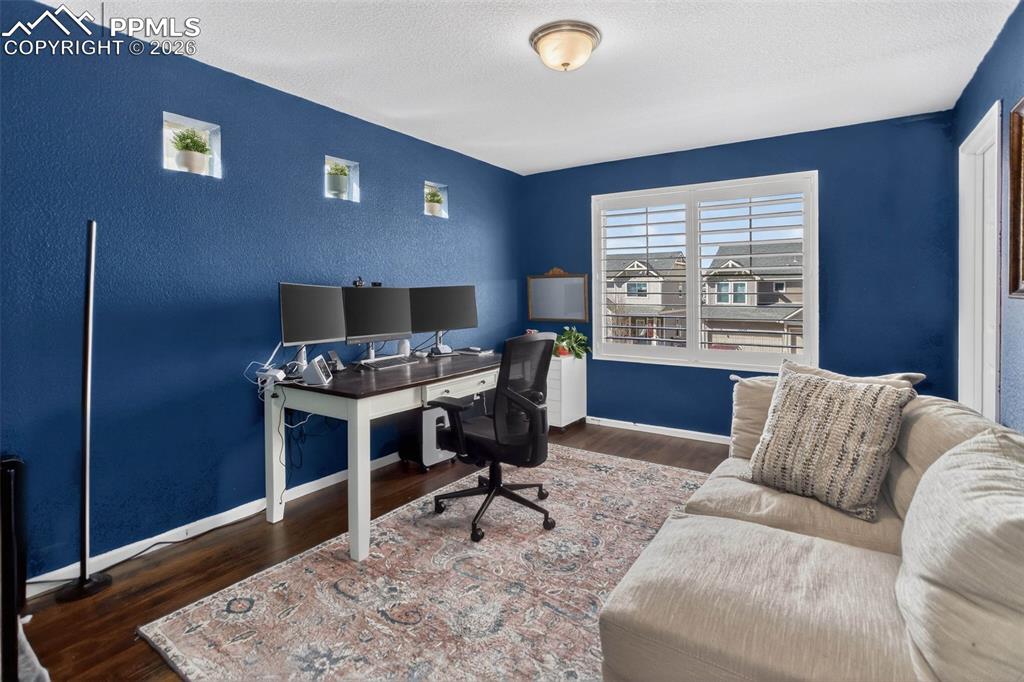 Image 27 of 40: Bedroom