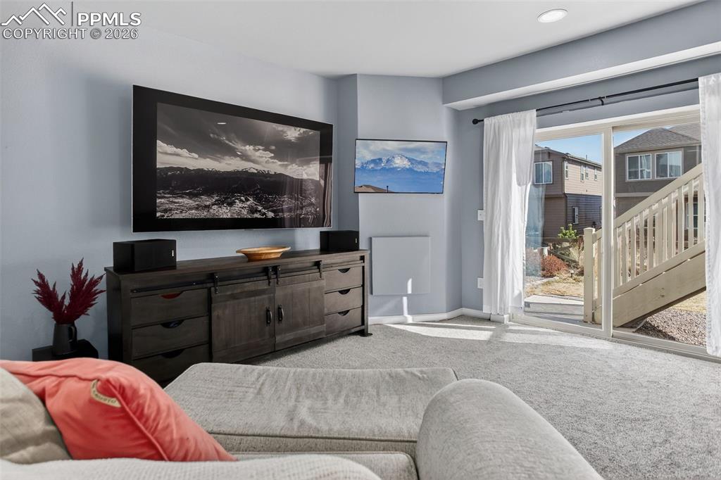 Image 32 of 40: Family Room