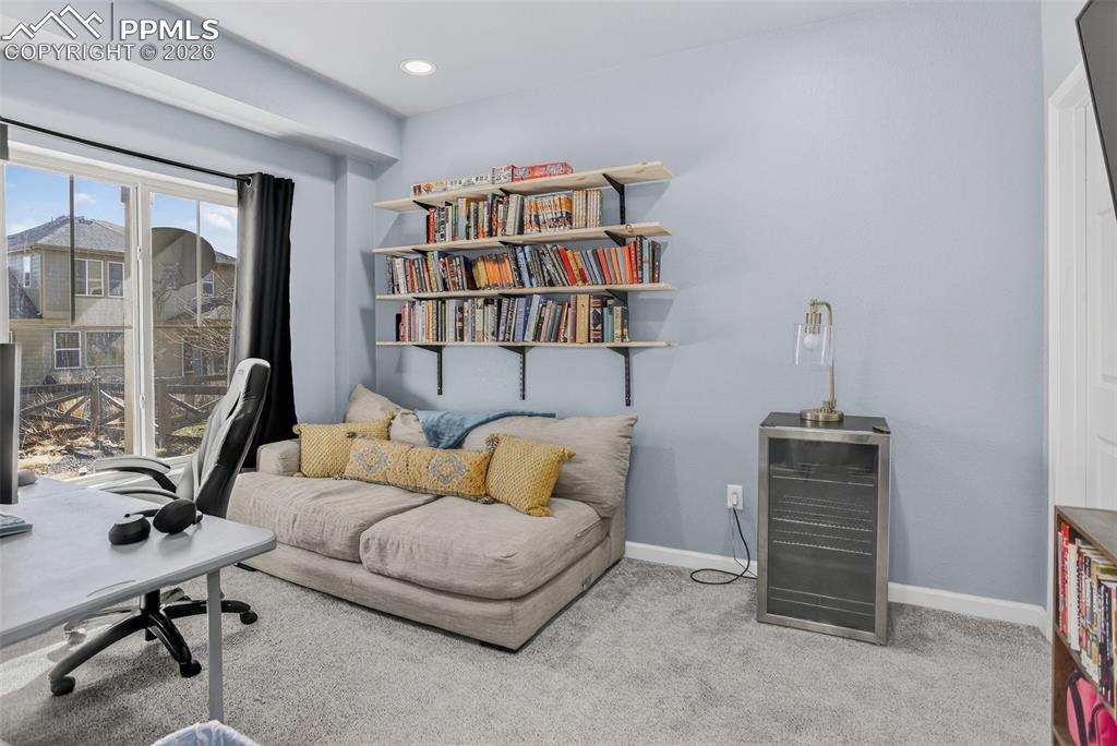 Image 34 of 40: Bedroom