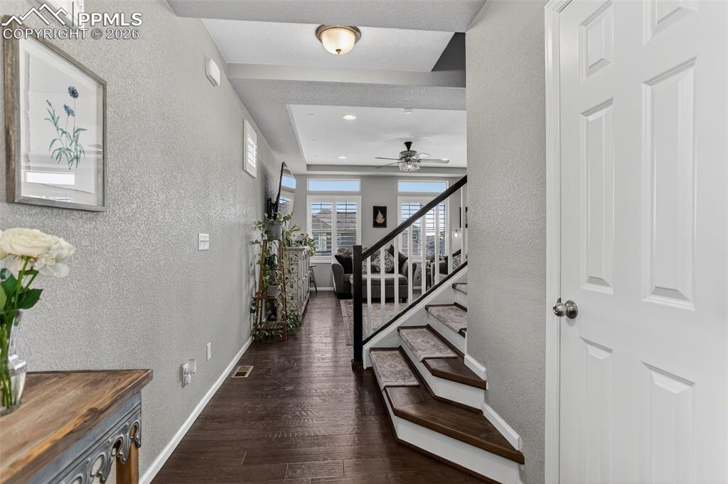 Image 5 of 40: Entrance Foyer