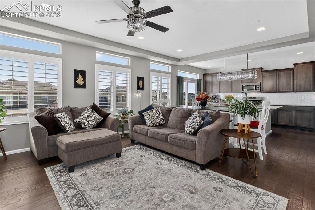 Image 6 of 40: Living Room