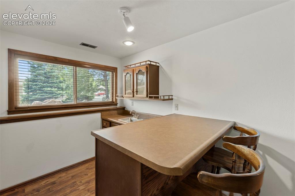 Image 18 of 30: Wet bar perfect for entertaining