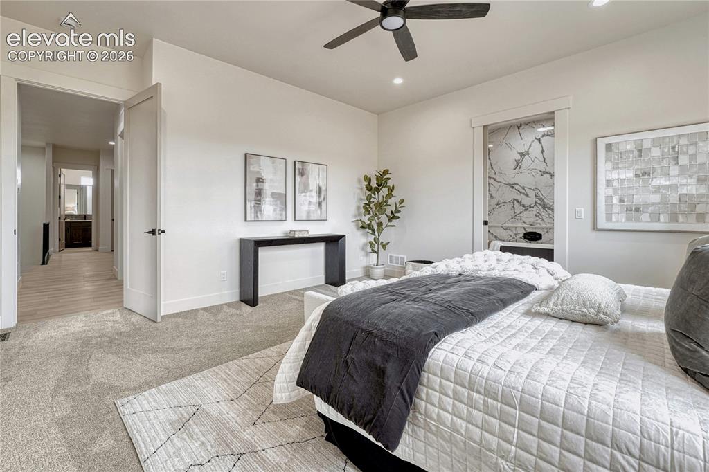 Image 23 of 49: ...with adjoining bath...