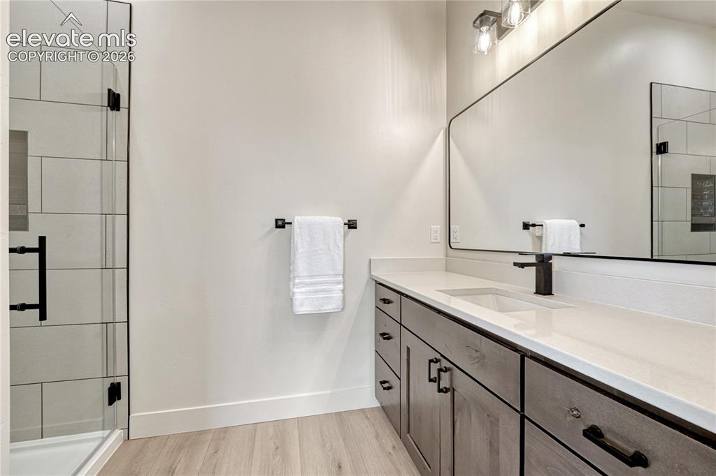 Image 31 of 49: ...and adjoining 3/4 bath.