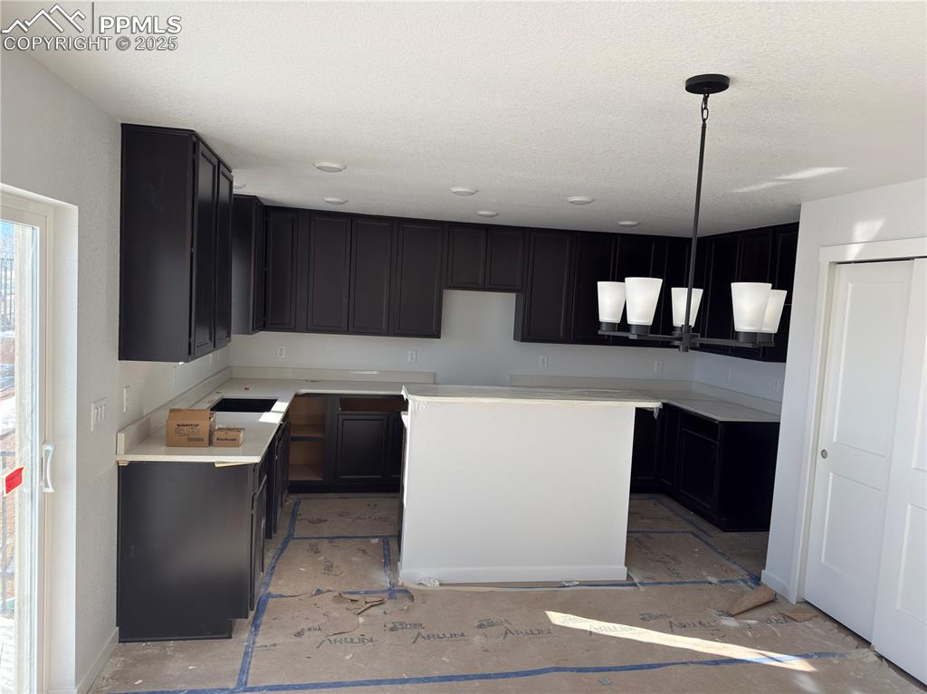 Image 2 of 10: Kitchen