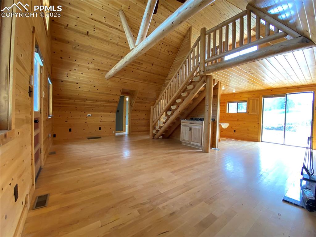 Image 15 of 36: And lots of natural light to brighten up the home