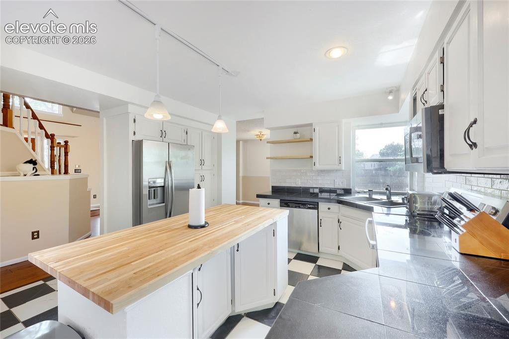 Image 10 of 33: Kitchen