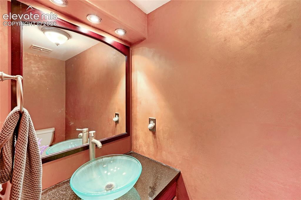 Image 15 of 33: Bathroom
