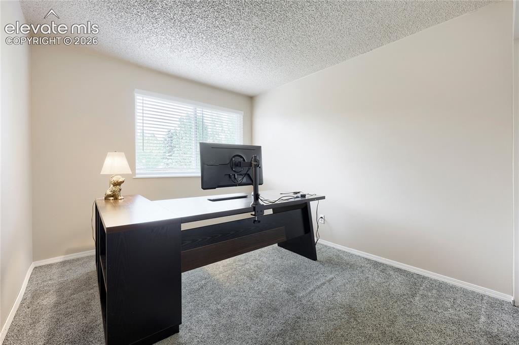 Image 19 of 33: Office