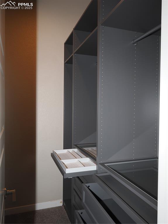 Image 21 of 39: Closet