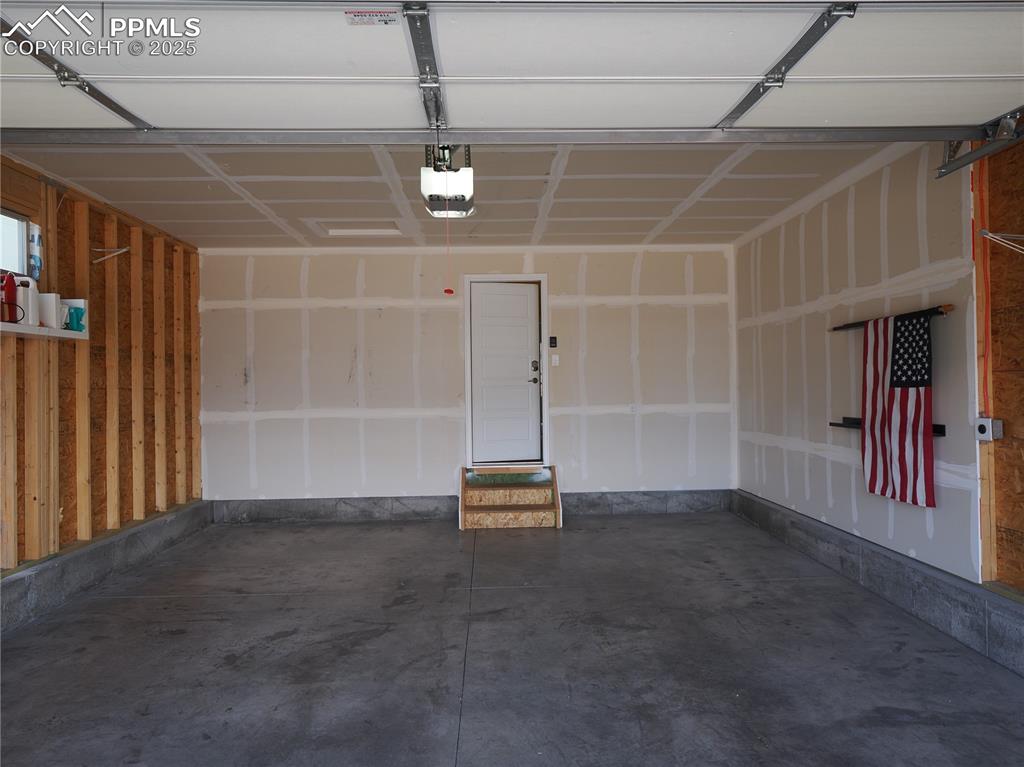 Image 39 of 39: Garage