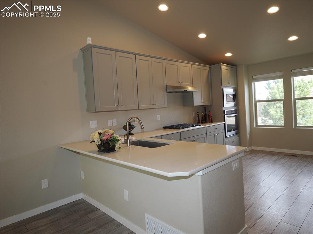 Image 6 of 39: Kitchen