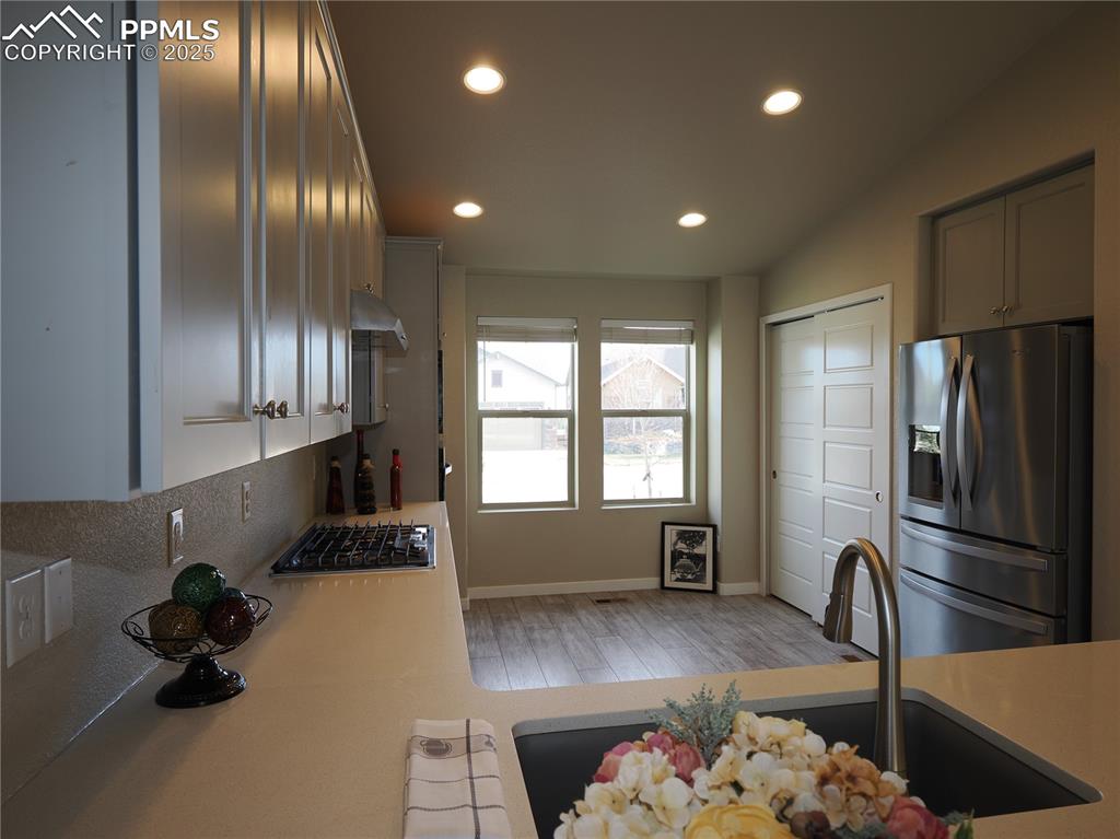 Image 7 of 39: Kitchen