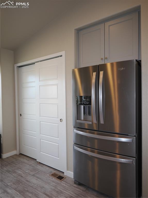 Image 9 of 39: Kitchen